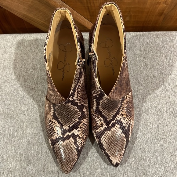 Jessica Simpson Layra snakeskin booties, size 8/38.5 - Picture 5 of 9